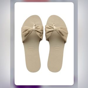 Havaianas St Tropez Shine sandal.